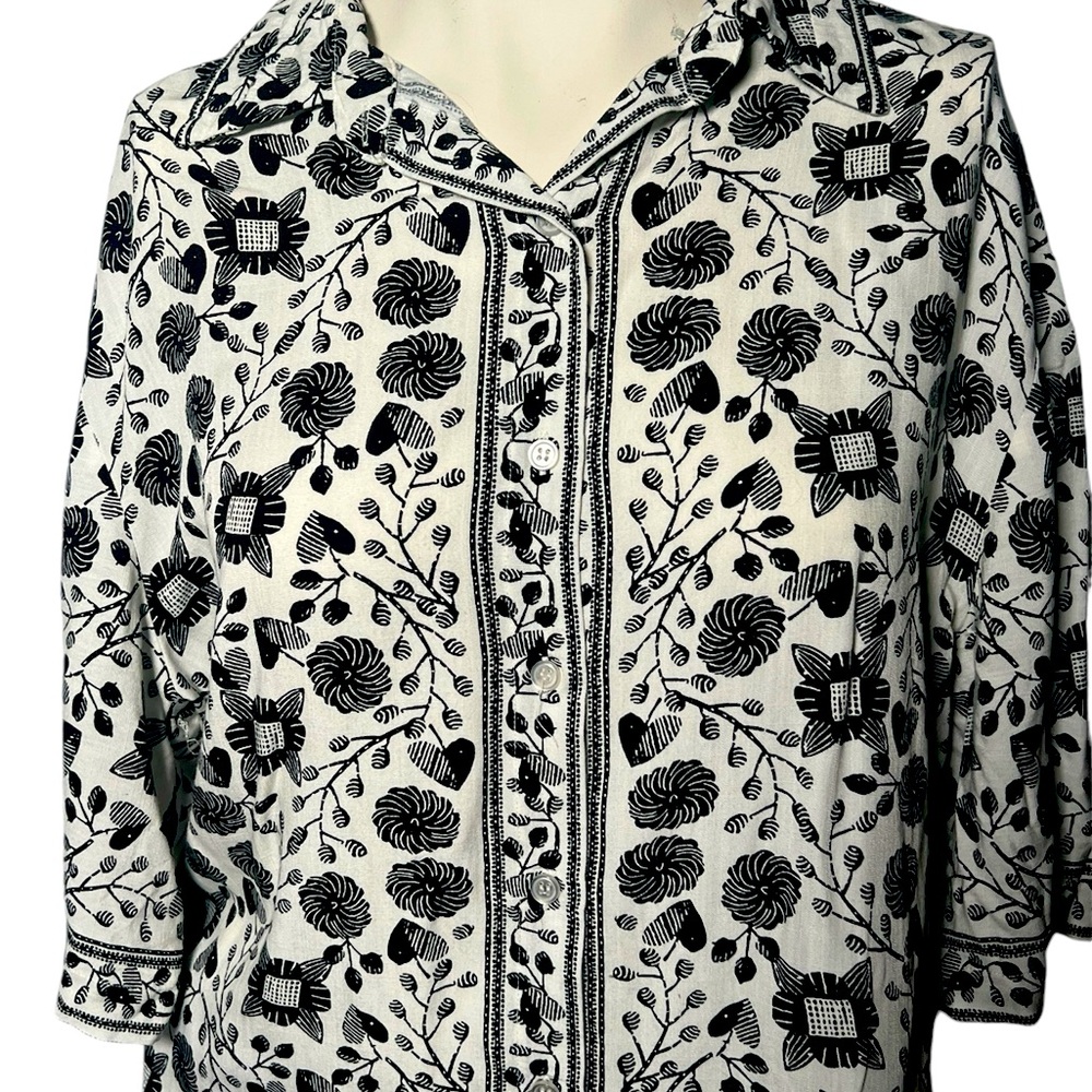 Max Studio Elegant Button Down Black and White Floral Beauty